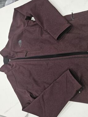 The North Face Men's Maroon Softshell Jacket Windwall